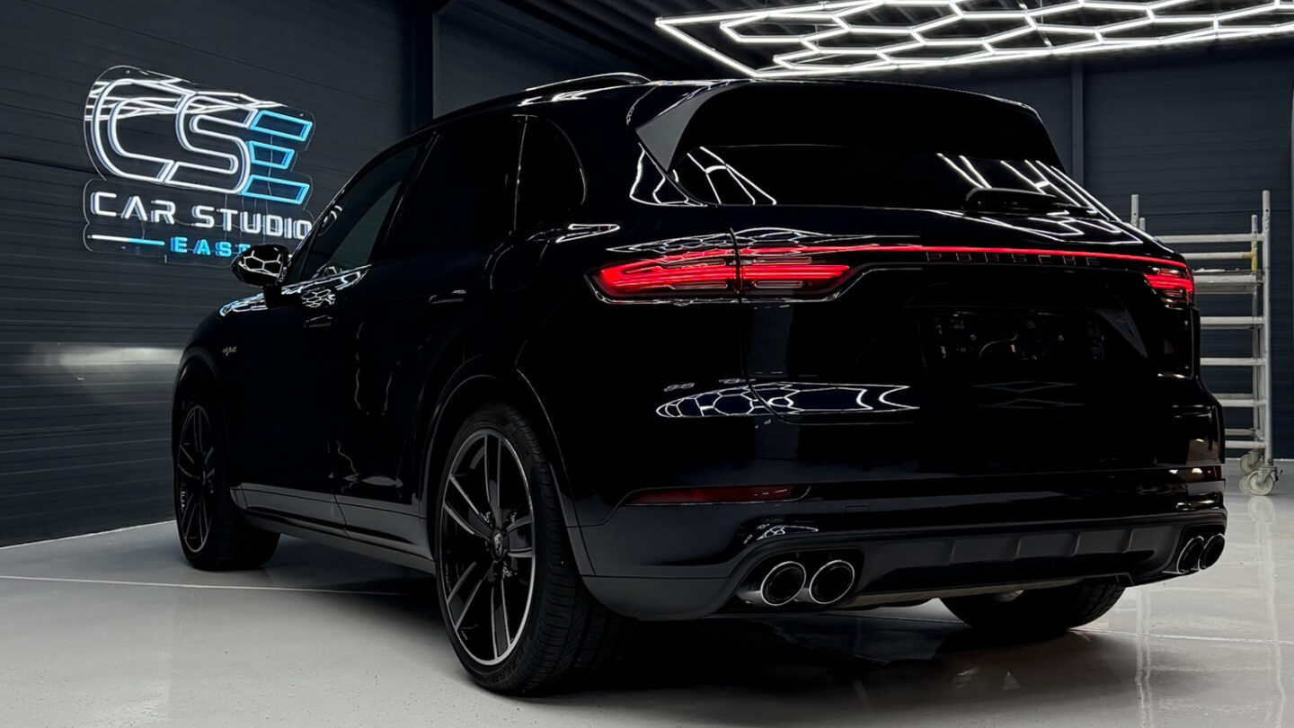 Auto in de studio van Car Studio East in Doetinchem