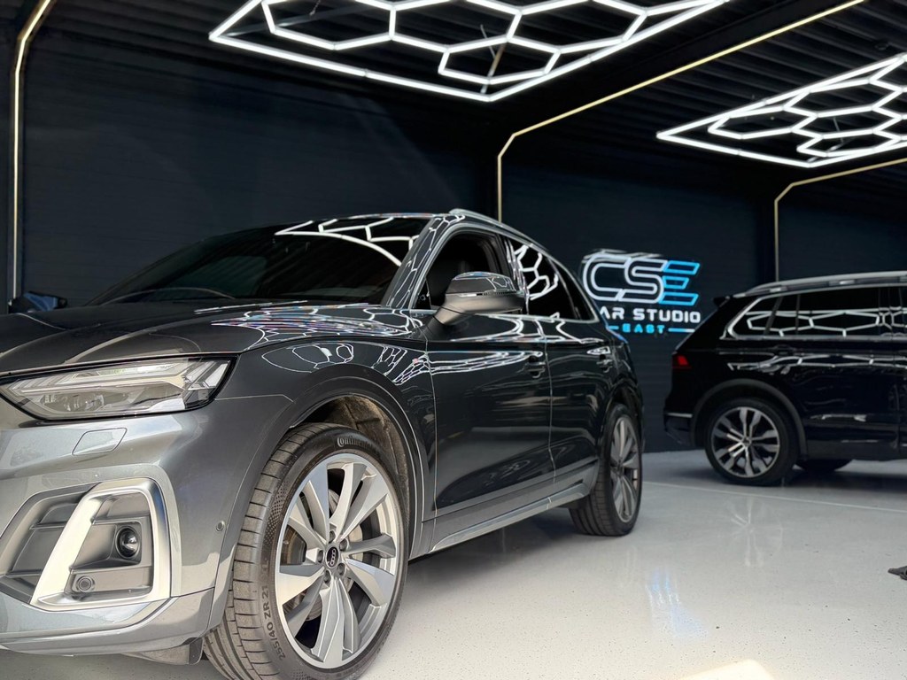 Audi SQ5 in de studio van Car Studio East