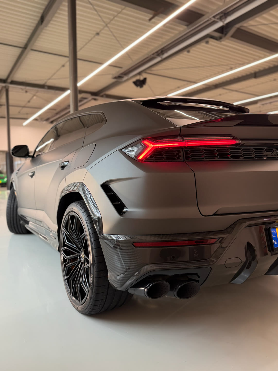 Matte Lamborghini Urus na personalisatie bij Car Studio East