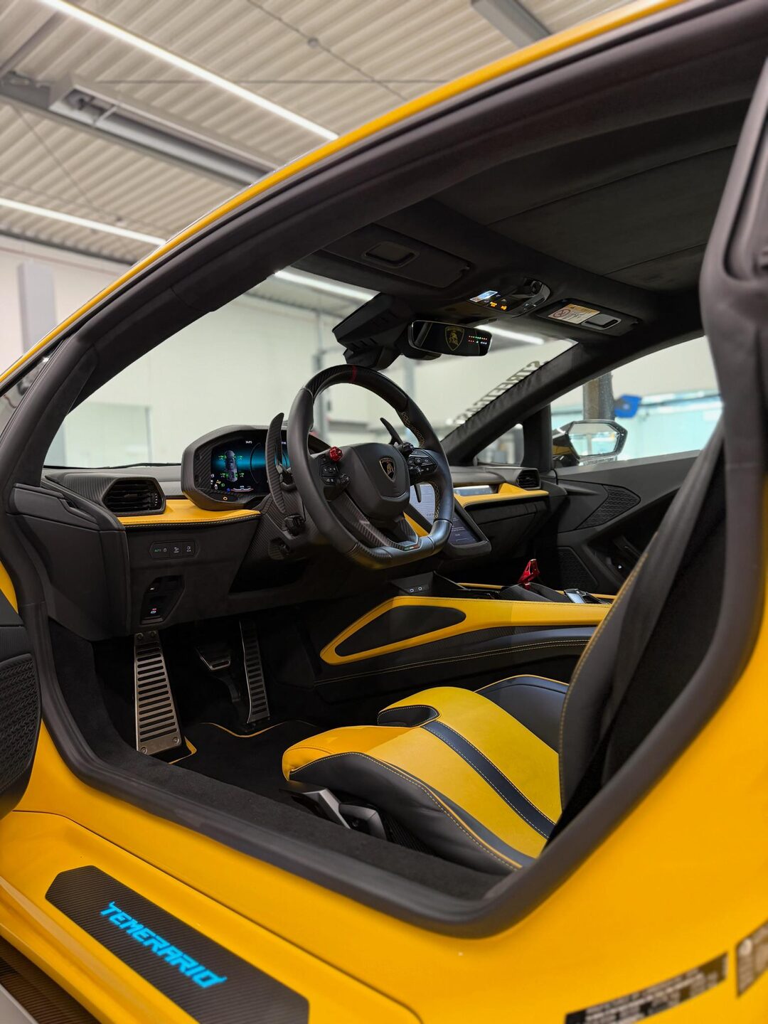 McLaren tijdens een discrete LaserTrack Flare-installatie